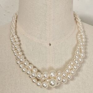The Roman Company Vintage Triple Strand Simulated Pearl Necklace 16" Cream RMN